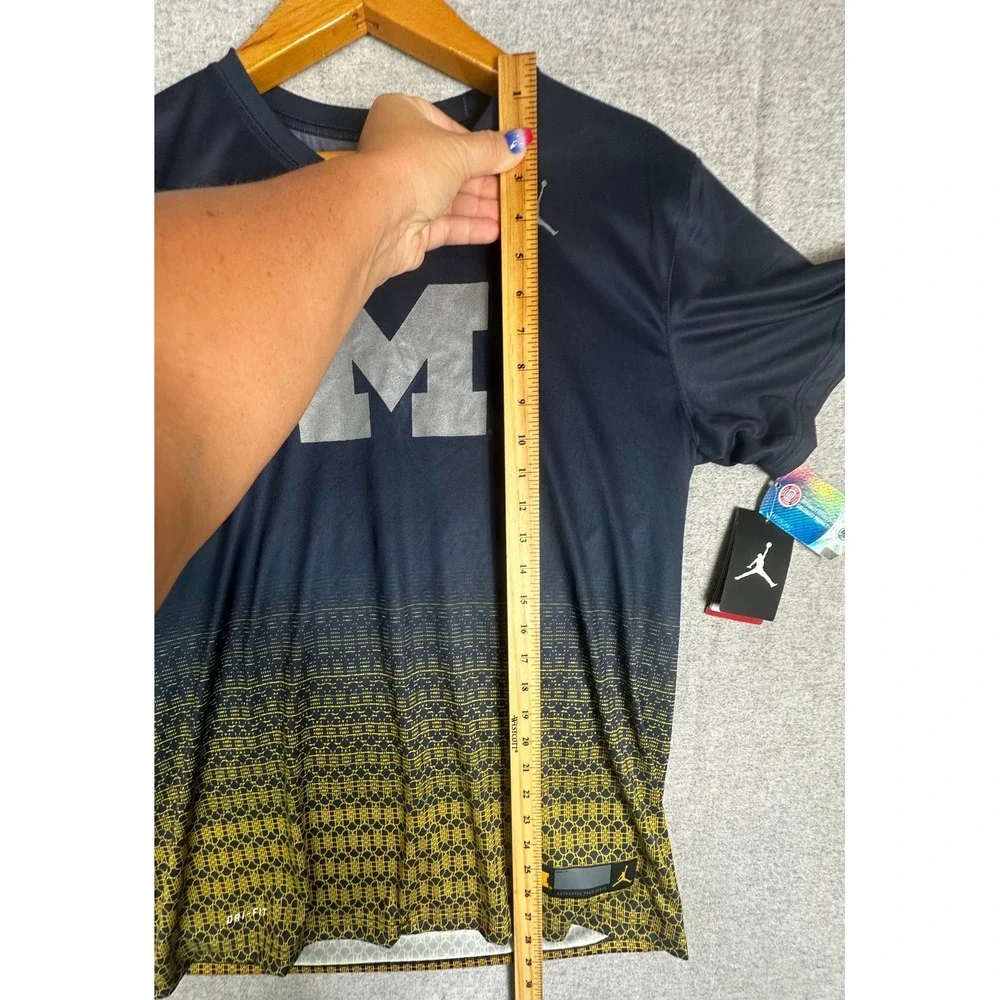 NWT Nike Tee Michigan Wolverines Mens L Navy Jordan Jumpman Dri-FIT Athletic Cut